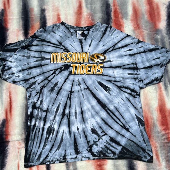 Missouri Tigers Tie Dye Crewneck T shirt Men Size 2XL - Picture 1 of 3